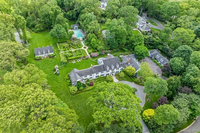 Photo - 8 Stonegate Ln