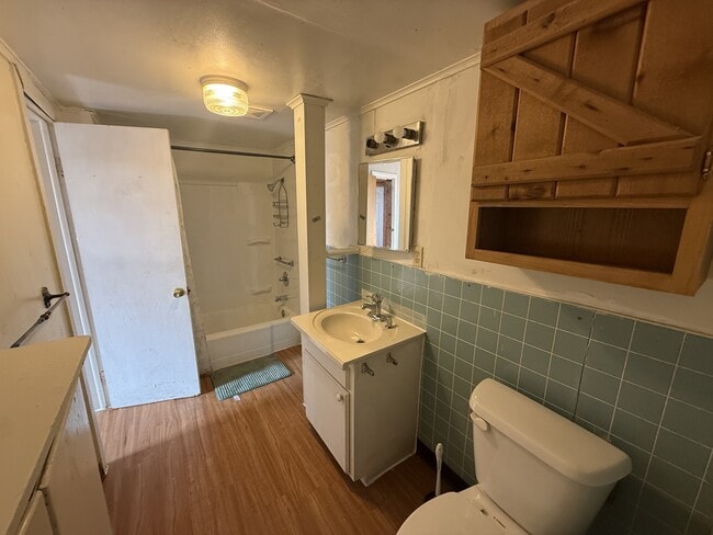 Photo - 323 N Stonewall Ave