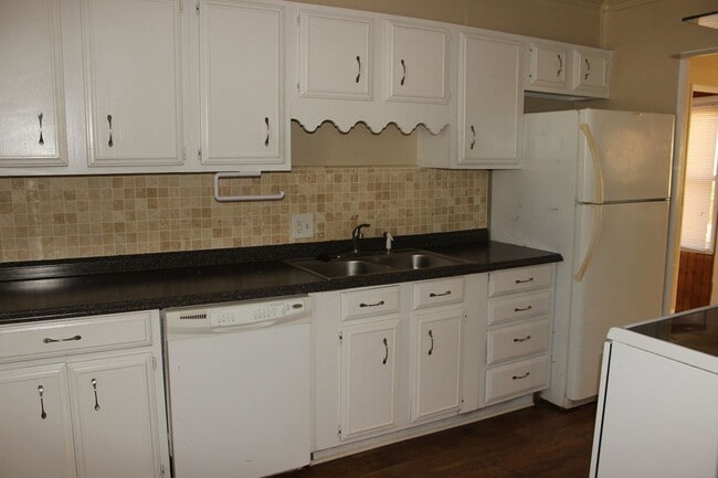 Photo - PRELEASING for AUGUST! Close to Campus: Fenced Yard, Garage, and In-Unit Washer and Dryer