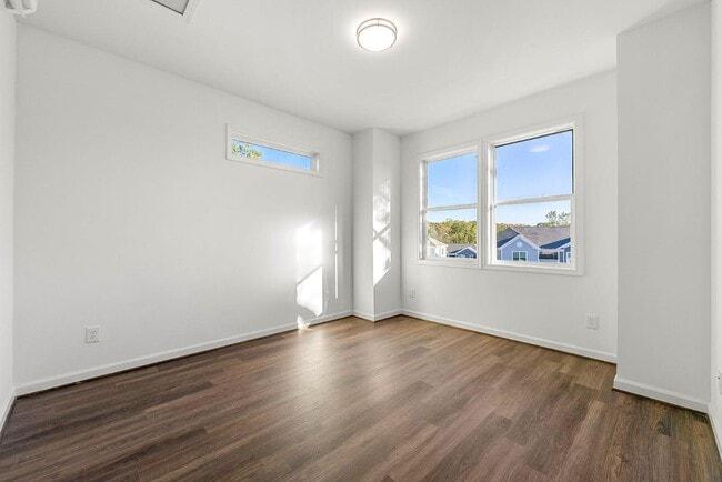 Photo - 62 Meldon Ave SE