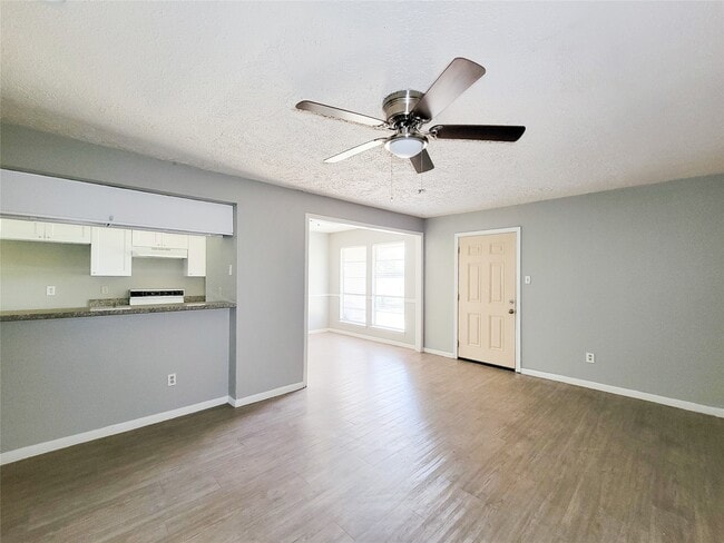 Building Photo - 13611 Ravensway Dr Unit B