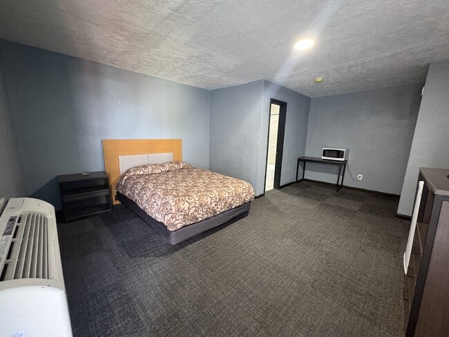 Building Photo - 711 Pasadena Fwy Unit 223