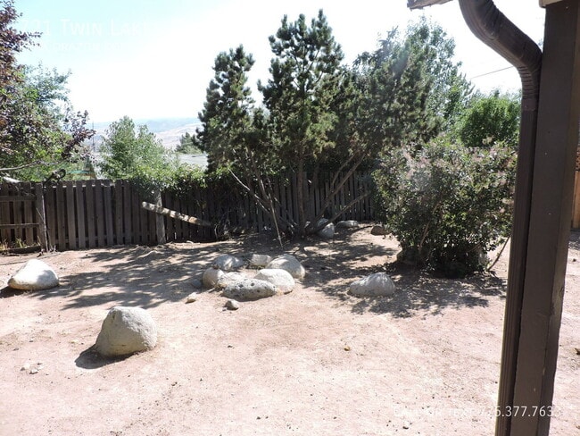 721 Twin Lakes Dr Unit Front