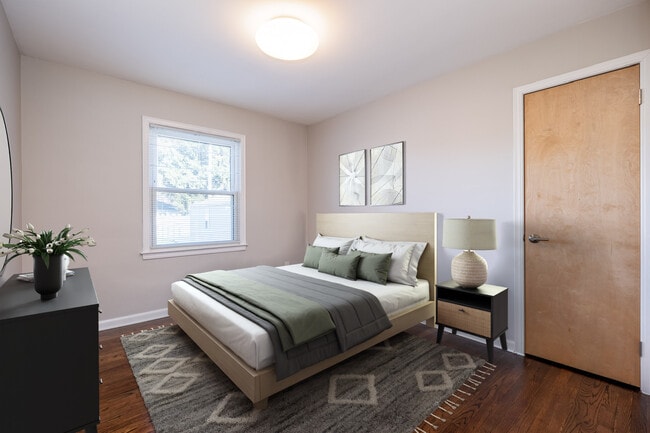 Photo - 429 E La Salle Ave