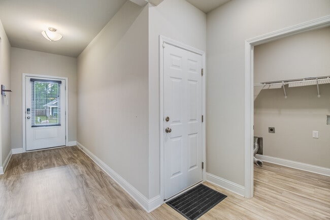 Photo - 5468 Overland Dr