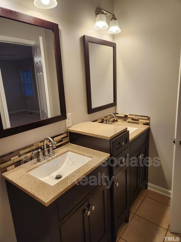 Photo - 1119 Saxony Dr