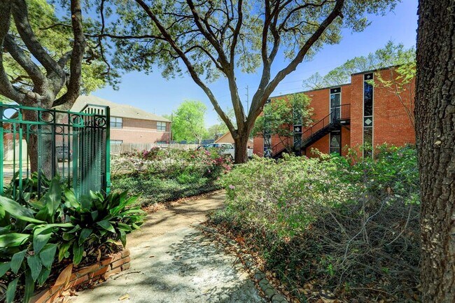 Photo - 1112 Lawrence St Unit 13