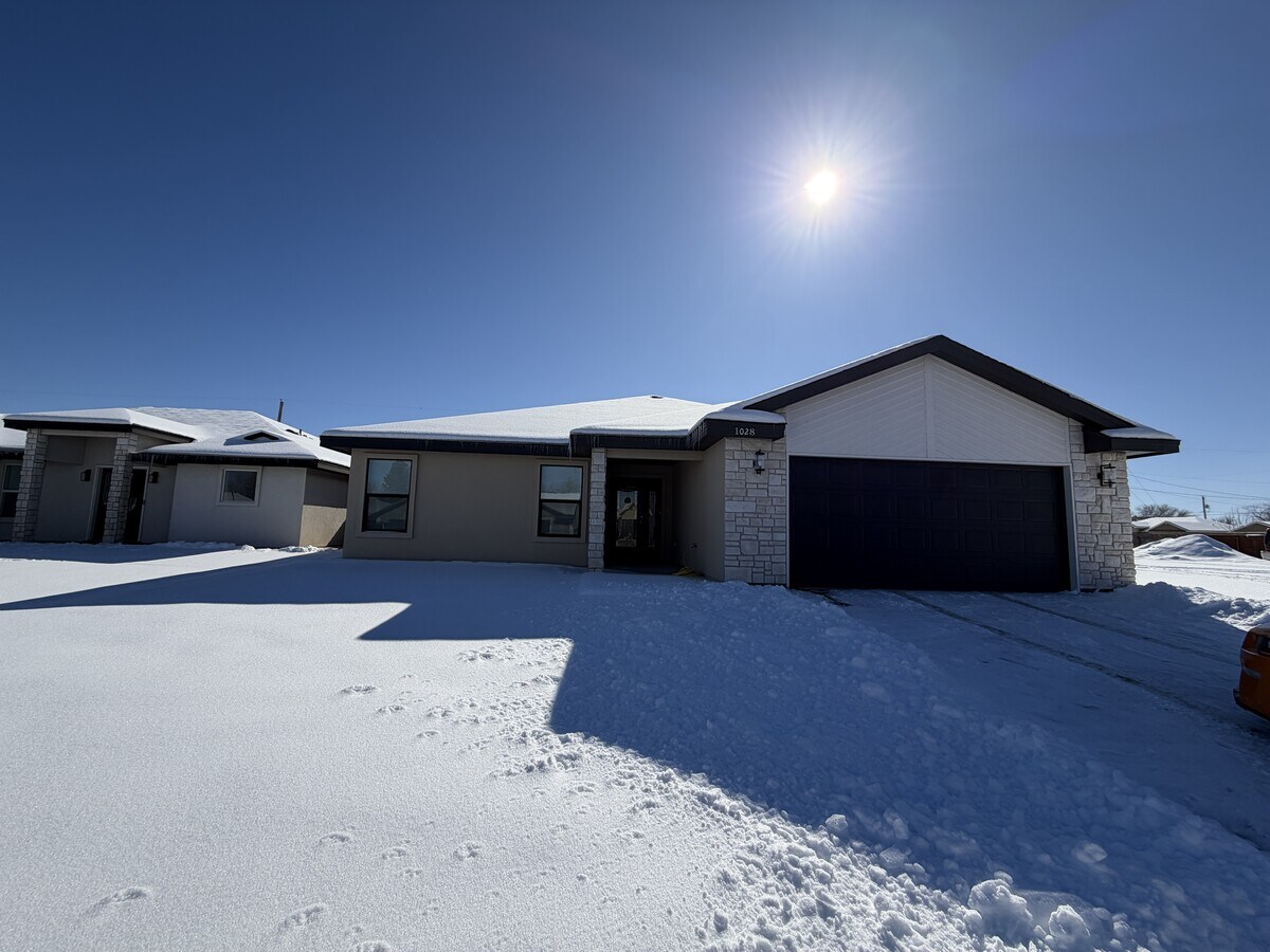 Photo - 1028 Clover Ln