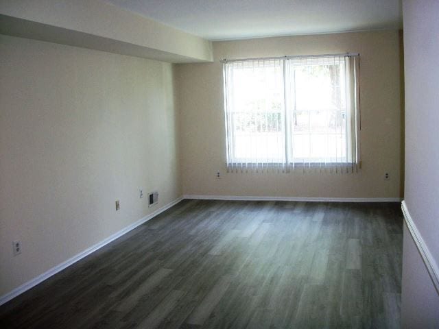 Photo - 348 Cotswold Pl