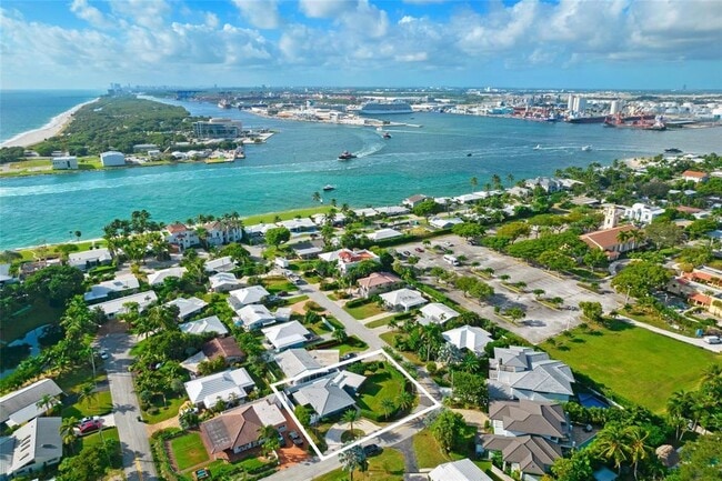 Building Photo - 2000 SE 26th Ave