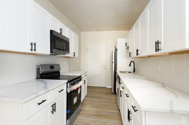 3BR, 2BA - 1,500SF - Kitchen - 5909 Cates Ave Rental