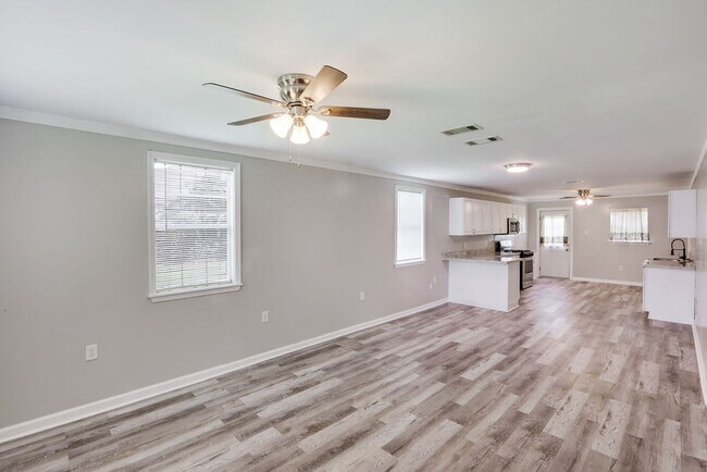 Photo - 710 Derbigny St