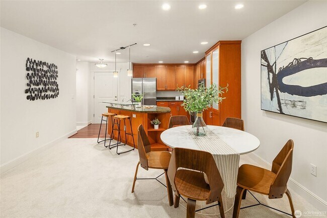 Photo - Quiet Magnolia condo within walking distan... Unidad 205