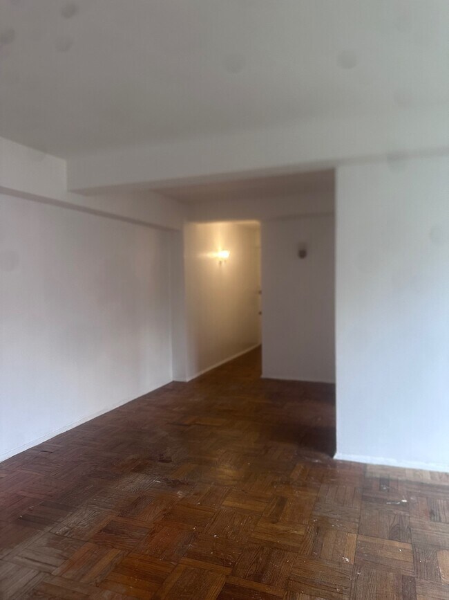1641 Metropolitan Ave