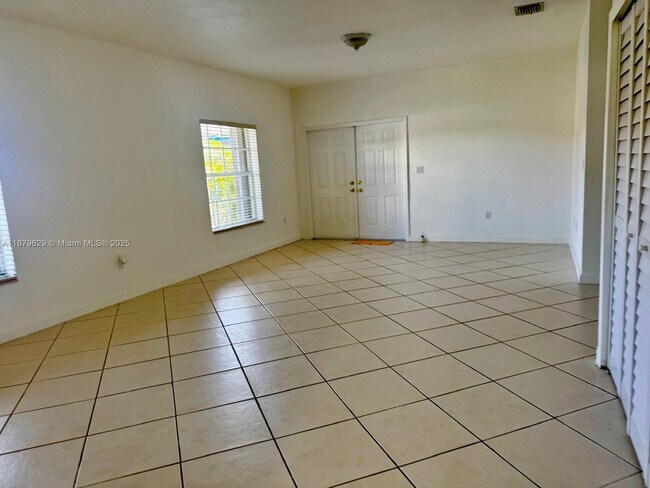 Photo - 3019 SW 23rd St Unidad 3019 Rental