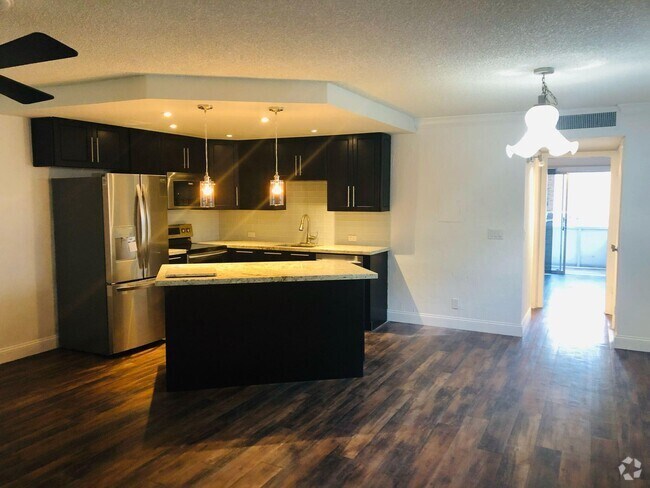Building Photo - 695 Normandy O Rental