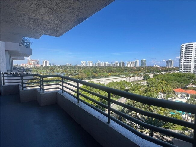 Photo - 3300 NE 191st St Unit 909