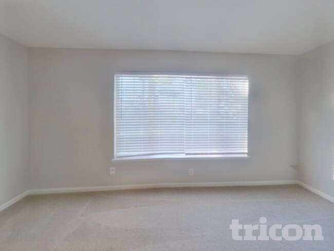 Photo - 304 Robert St