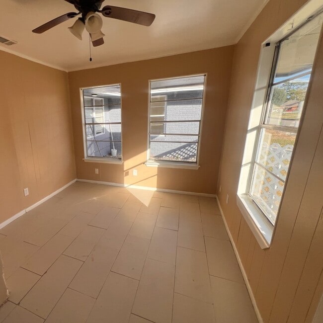 Photo - 2146 Minnesota St