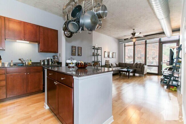 Building Photo - 1000 N Kingsbury St Unit 106 Rental