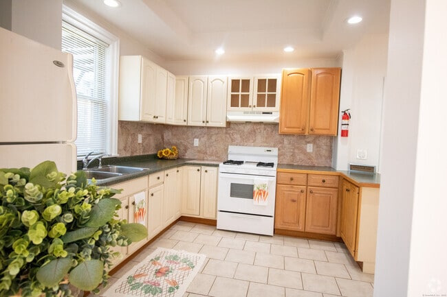 Building Photo - 883 Montauk Ave Rental