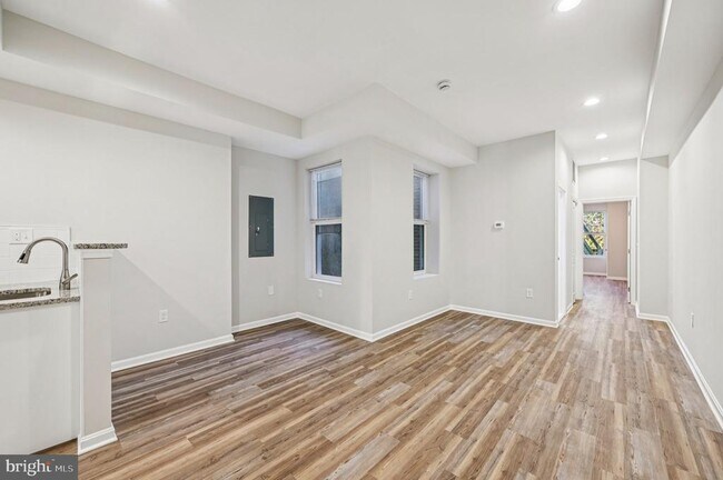 Photo - 750 Reservoir St