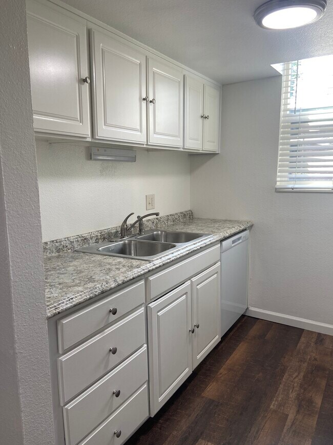 Kitchen - Hidden Villa Apartments