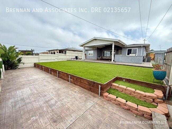Photo - 2585 Deauville St House