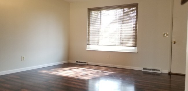 Photo - 1827 Thackeray Ave NW