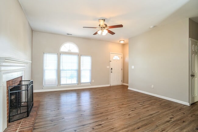 Photo - 2117 David Earl Dr