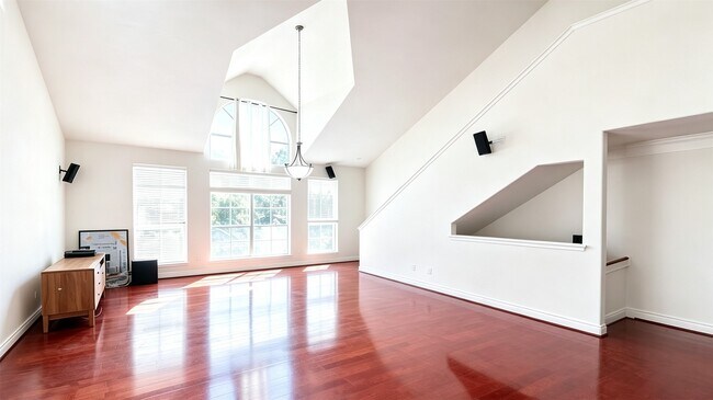 3411 Clearview Cir
