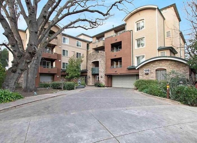 Photo - 1310 Creekside Dr Unit 203