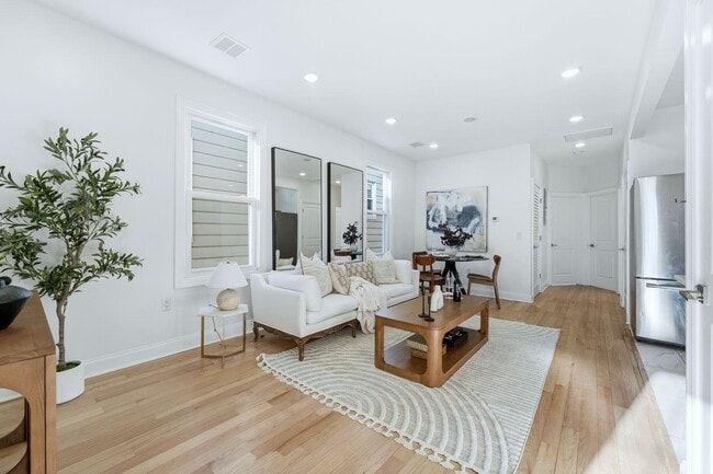 Building Photo - 23 Randolph Ave Unit 2