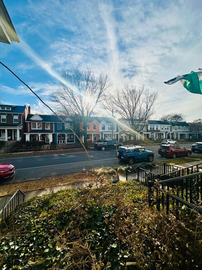 Photo - Charming 3bdrm/1.5bth Home Conveniently Located in Richmond's Carytown Area w/Private Balcony!!