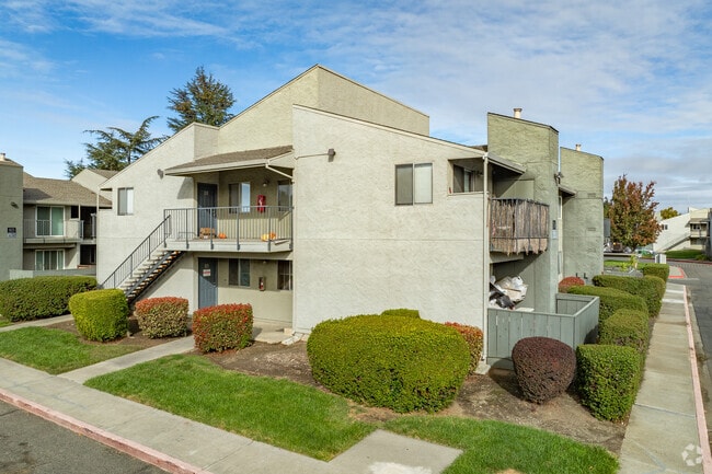 Building Photo - The Henley