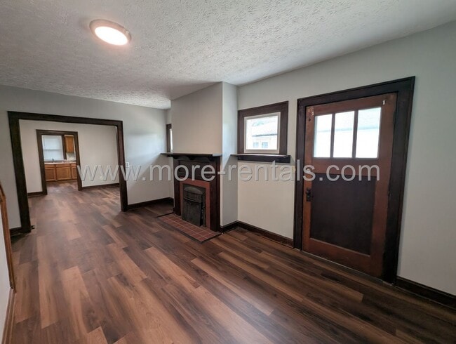 Photo - 392 Collingwood Ave