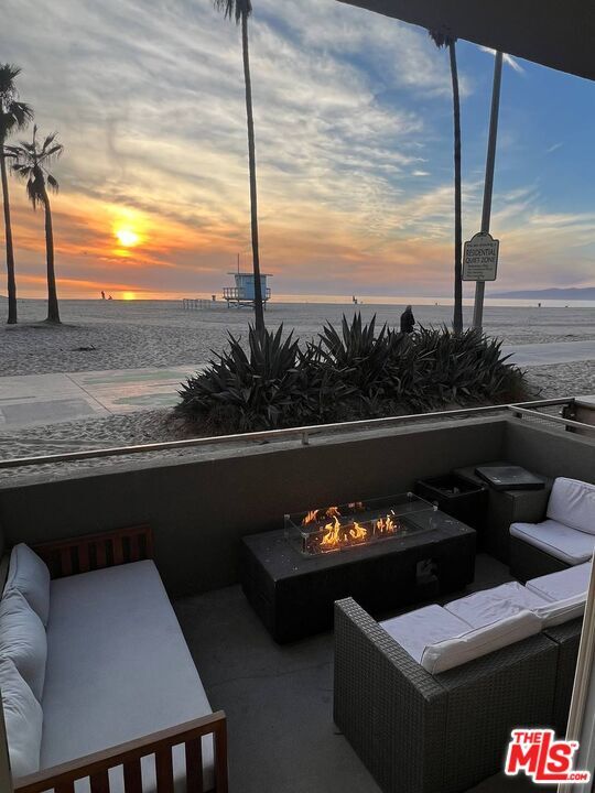 Building Photo - 3005 Ocean Front Walk Unit A