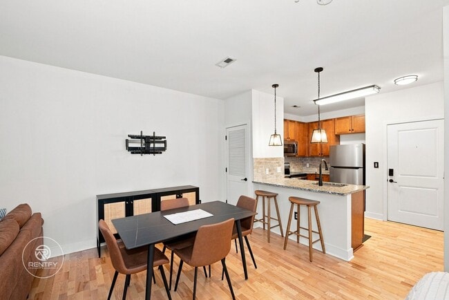 Photo - 630 Calvert St