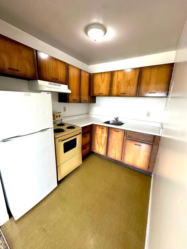 Building Photo - 1 bedroom in Quesnel BC V2J 2T5