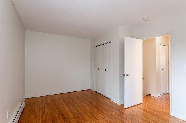 2BR, 1BA Townhouse - Bedroom