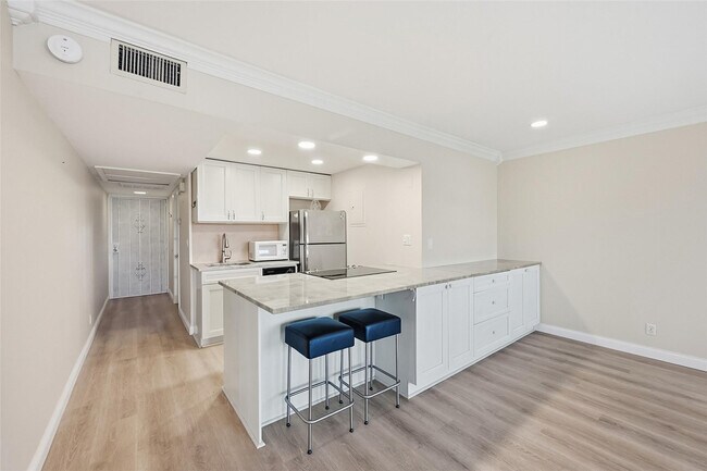 Photo - 801 NE 18th Ct Unidad 202