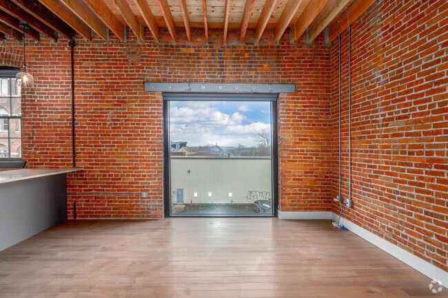 1BR, 1BA - 752SF - Living Room