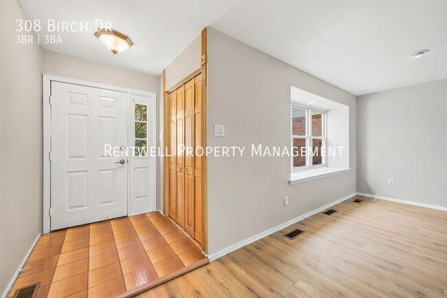 Photo - 308 Birch Dr