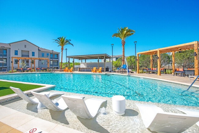 Building Photo - Alta Rolling Oaks