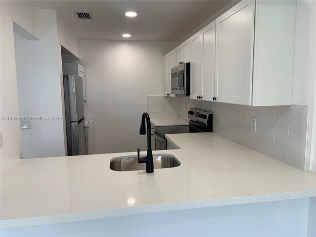 Photo - 10016 NW 4th St Unidad 201