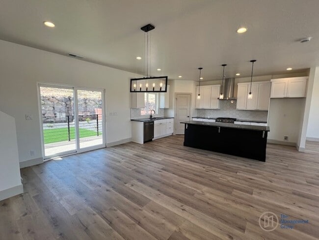 Photo - 664 E Desert Cactus Dr