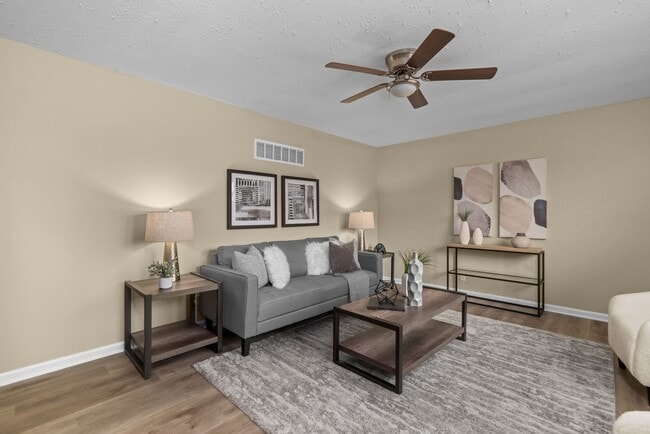 Photo - 615 Wren Dr