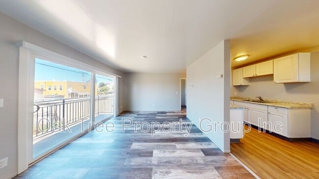 Building Photo - 2117 E 15th St