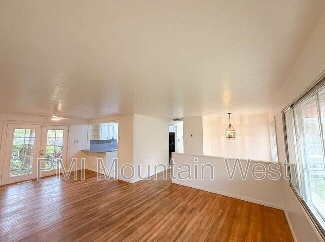 Photo - 698 Doren Dr