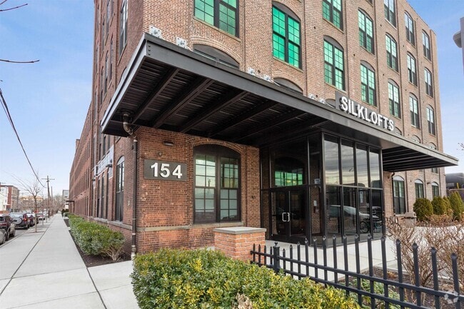 Building Photo - 154 Ave E Unit C-305 Rental